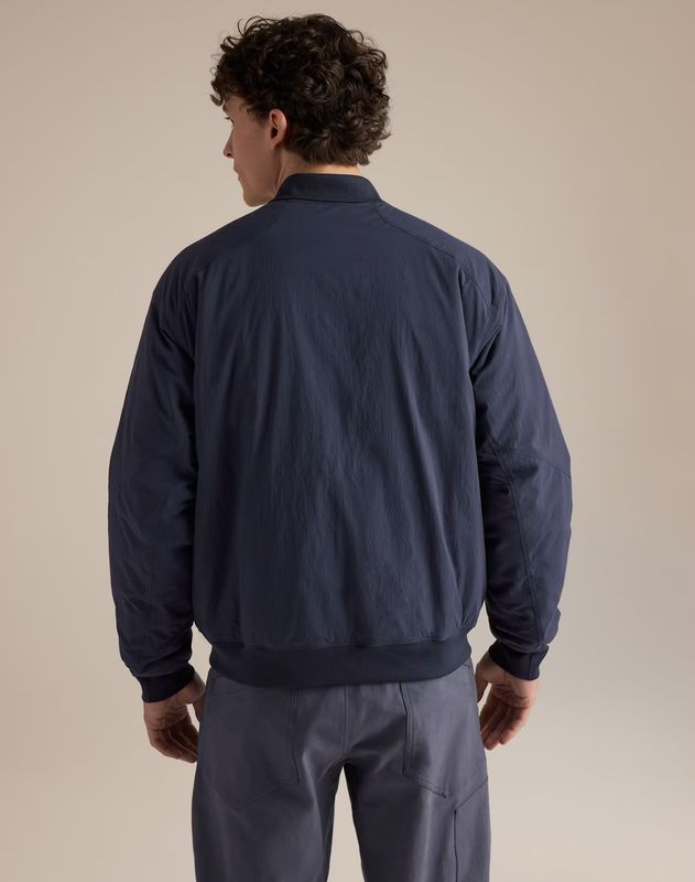 Arc’teryx Konseal Insulated Jacket Men’s Black Sapphire