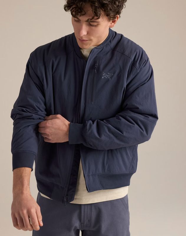 Arc’teryx Konseal Insulated Jacket Men’s Black Sapphire